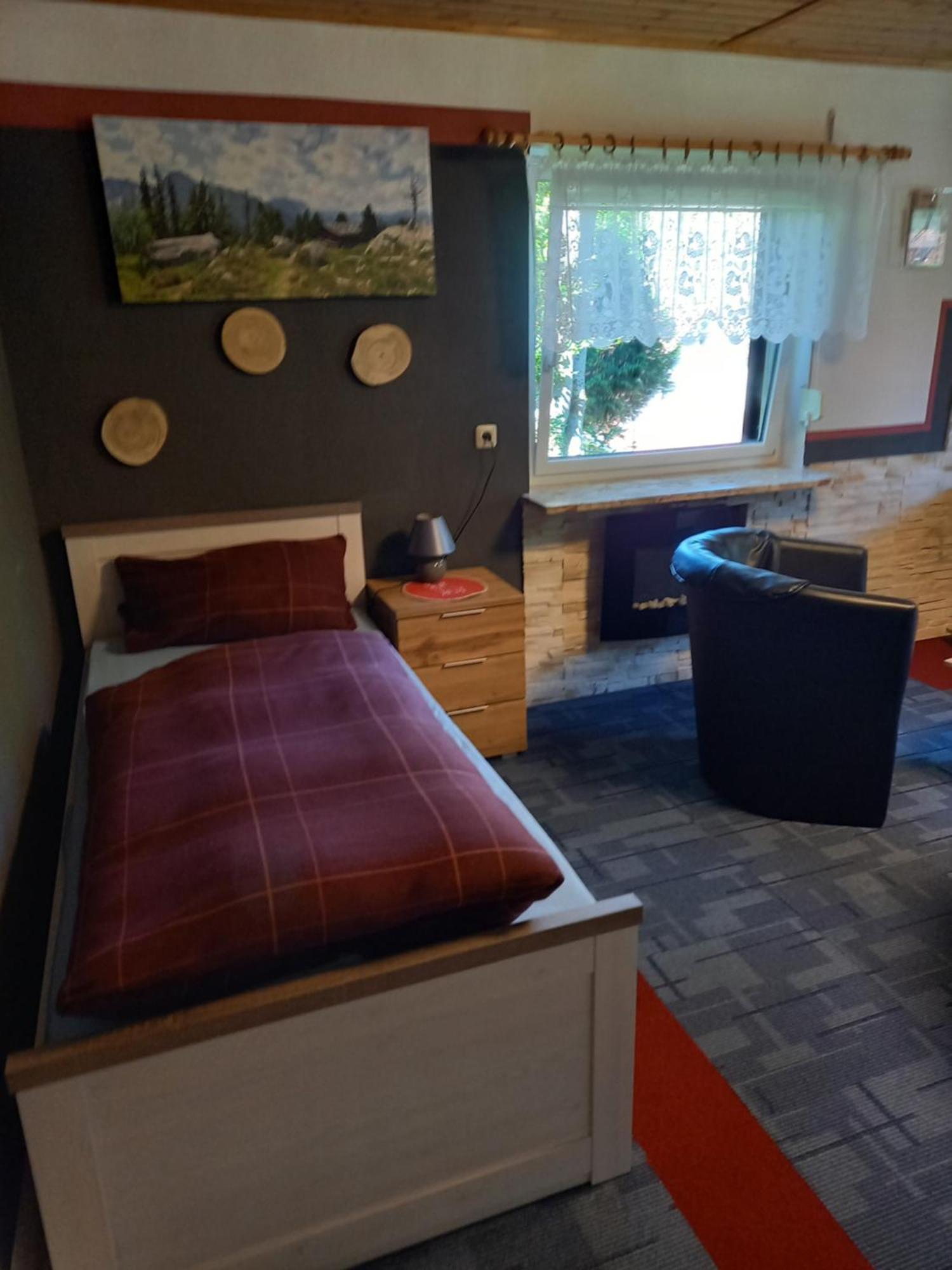 Monteur- Und Ferienwohnung Waldrauschen Fehrenbach Exterior foto