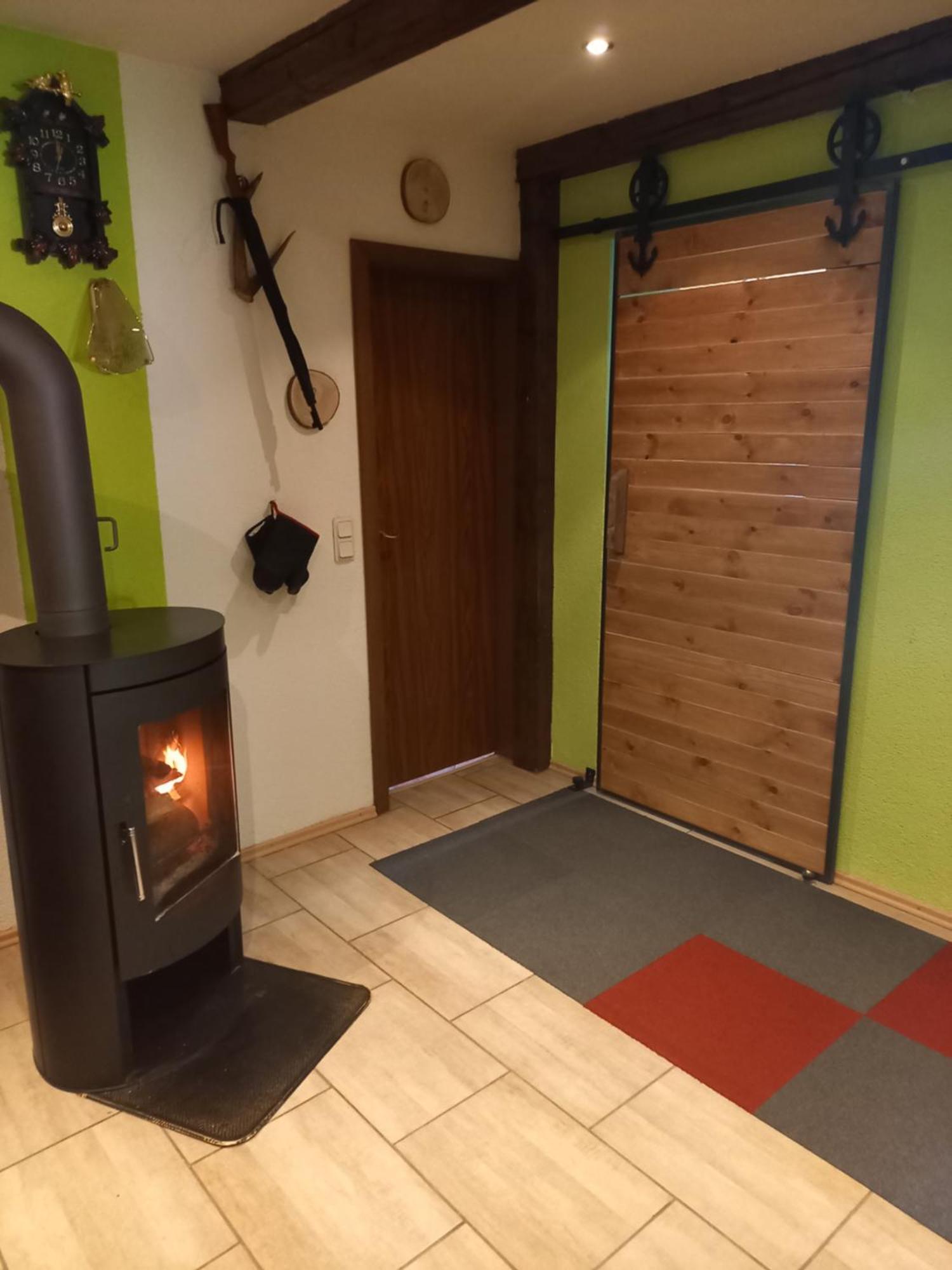 Monteur- Und Ferienwohnung Waldrauschen Fehrenbach Habitación foto